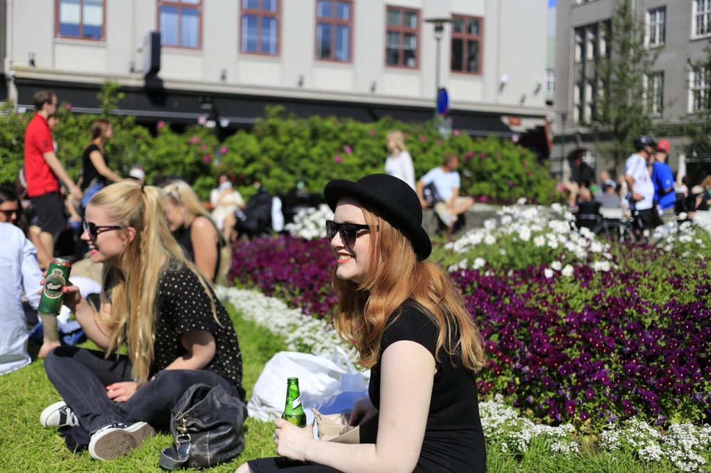 rejkjavik-city-center-fete-663472 rejkjavik, city center, fete, young girl in a hat, iceland, fete, fete, iceland, iceland, iceland, iceland, iceland